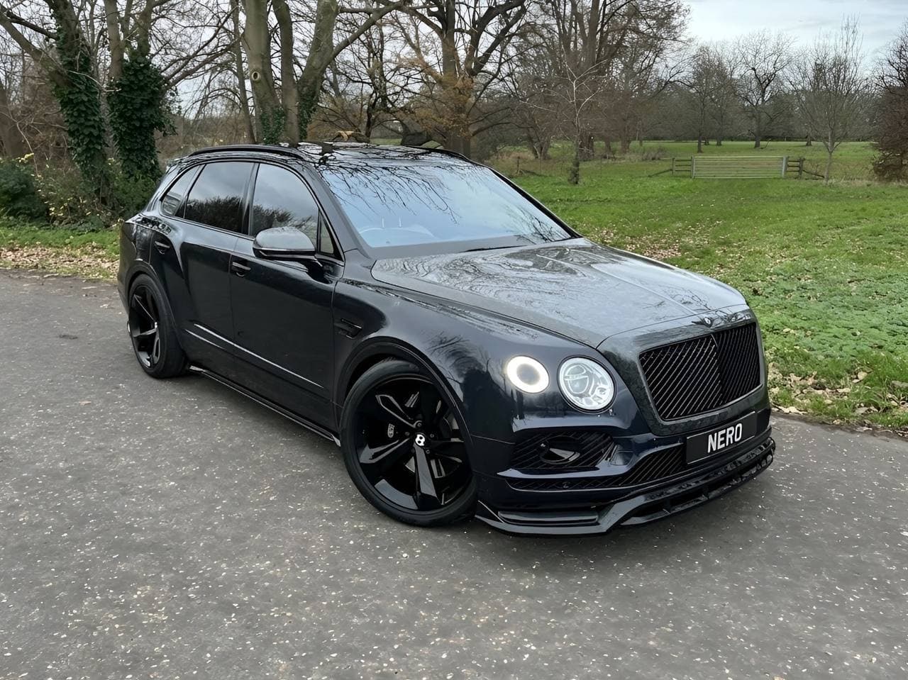 Blackout Bentley Bentayga - Image 1