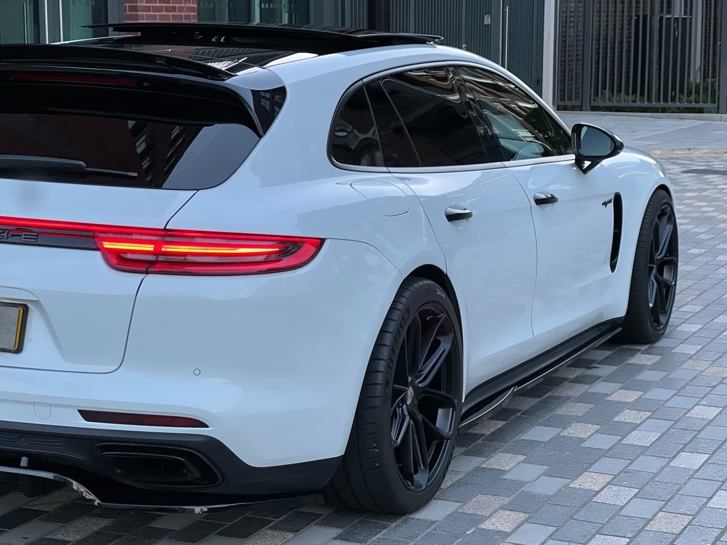 Pearl Sport Turismo Porsche Panamera - Image 2